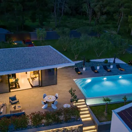 Vila Luxury Matos Estate By Tourist Adria Group Diklo